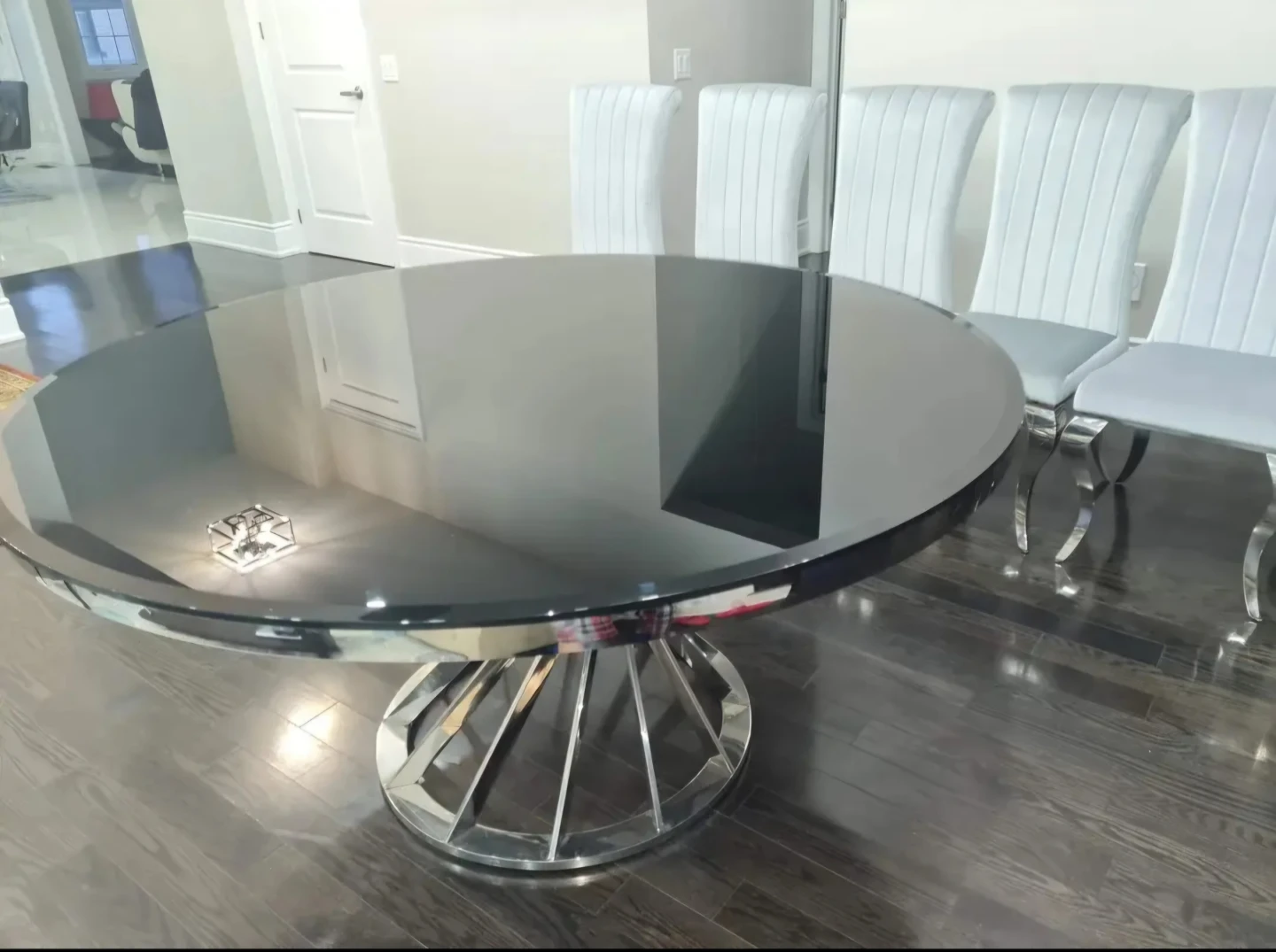Round glass dining table with 6 chairs - photo 5