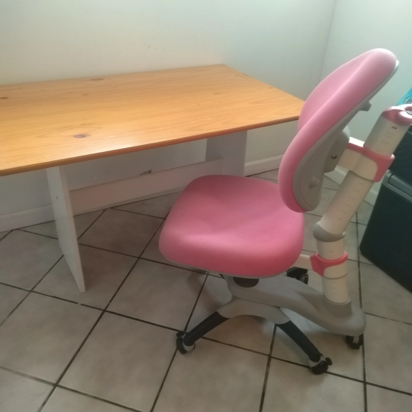 Desk and a chear