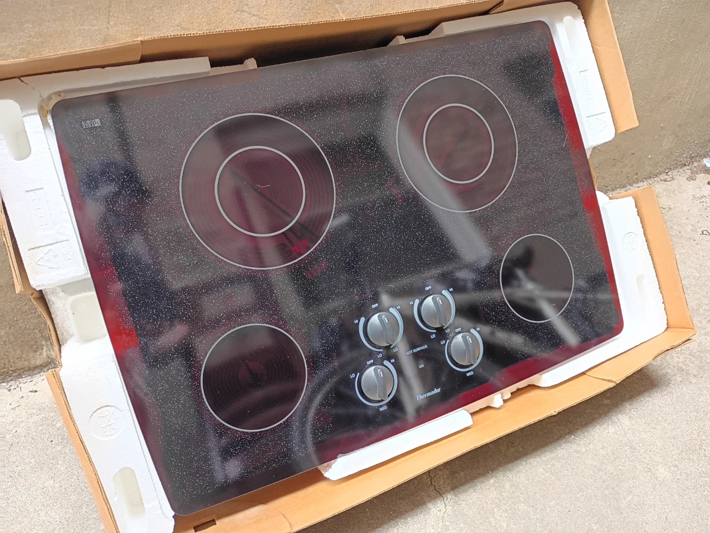 Thermador 30" Electric Cooktop Low Profile Frameless Design
