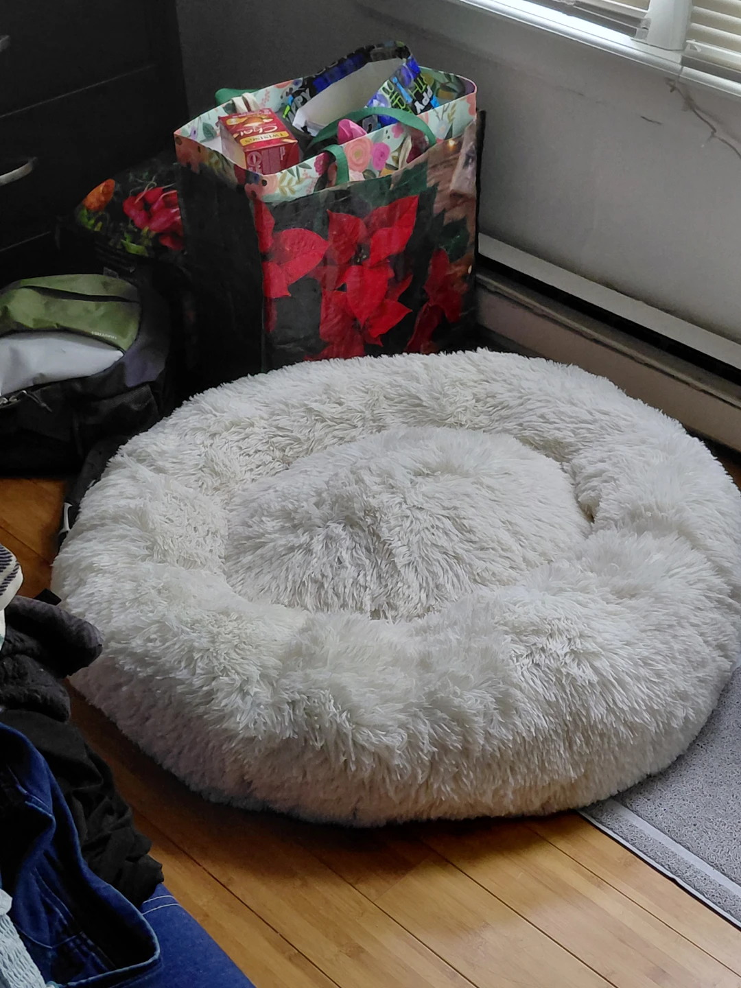 Fluffy White Round Pet Bed