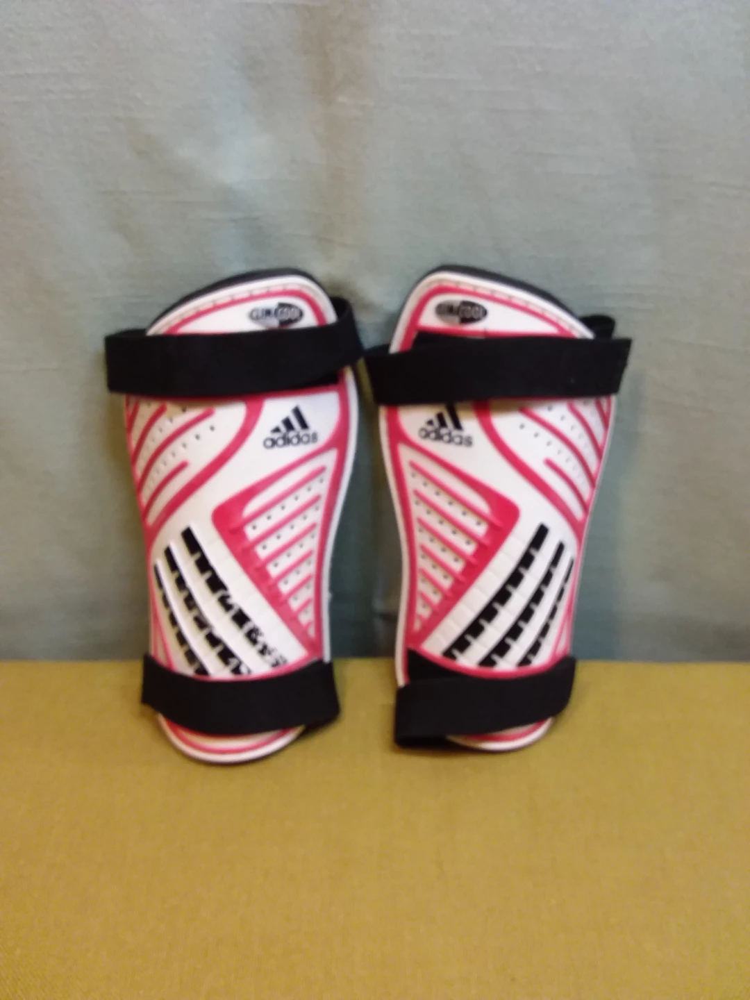 🤾 🤾‍♀️ ➡️ Adidas Shin Guards 🤾‍♀️ 🤾