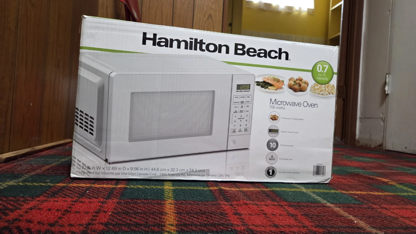 Hamilton Beach 0.7 cu. ft. Microwave Oven