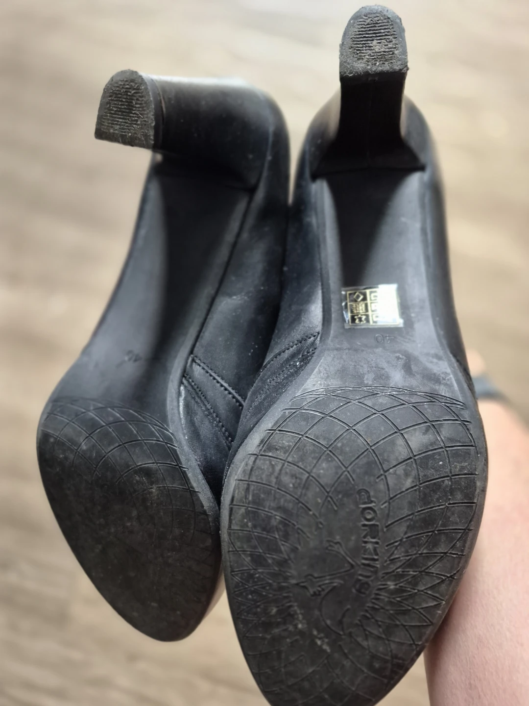 Dorking by Fluchos Black Leather Ankle Boots - photo 2
