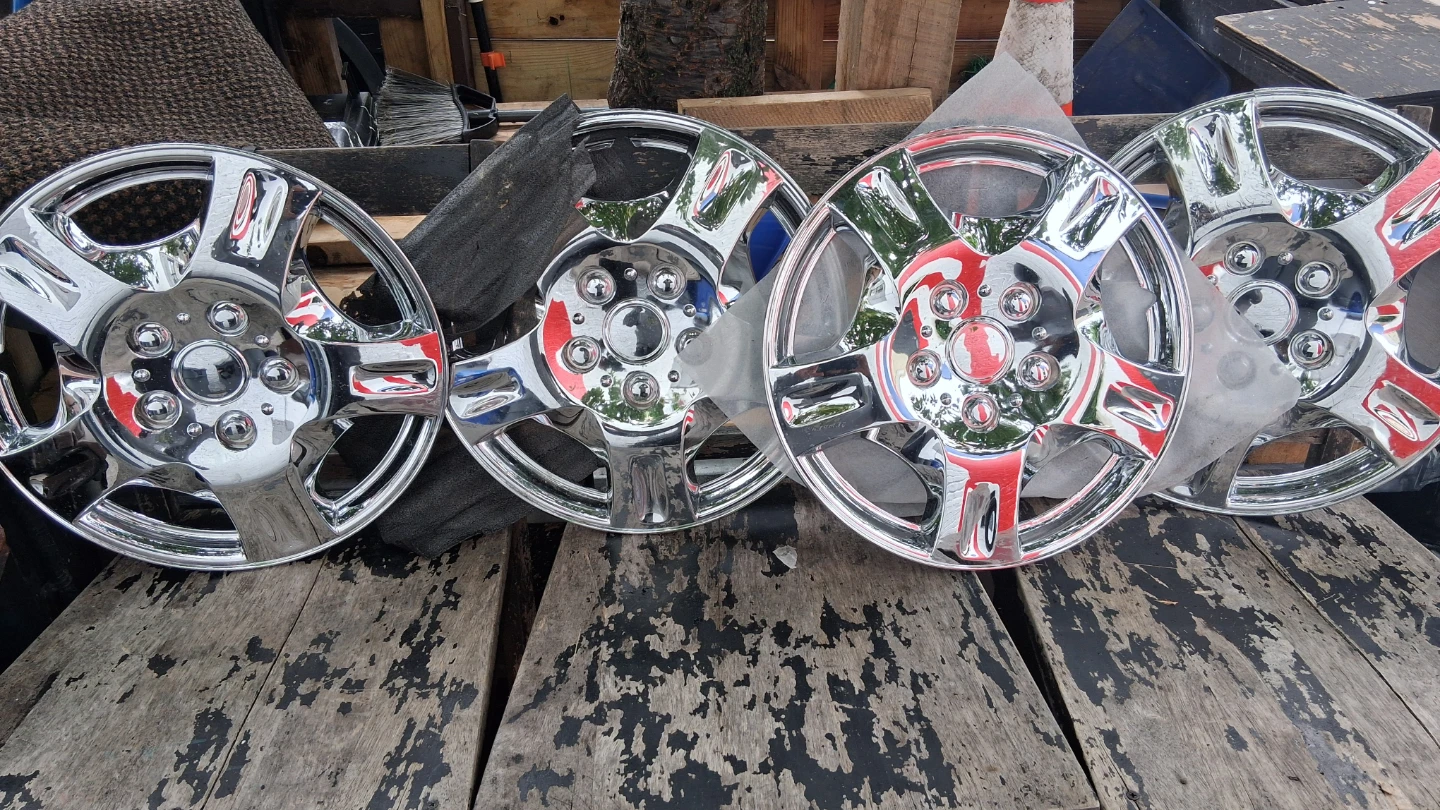 Set of 4 Chrome Hubcaps - photo 3
