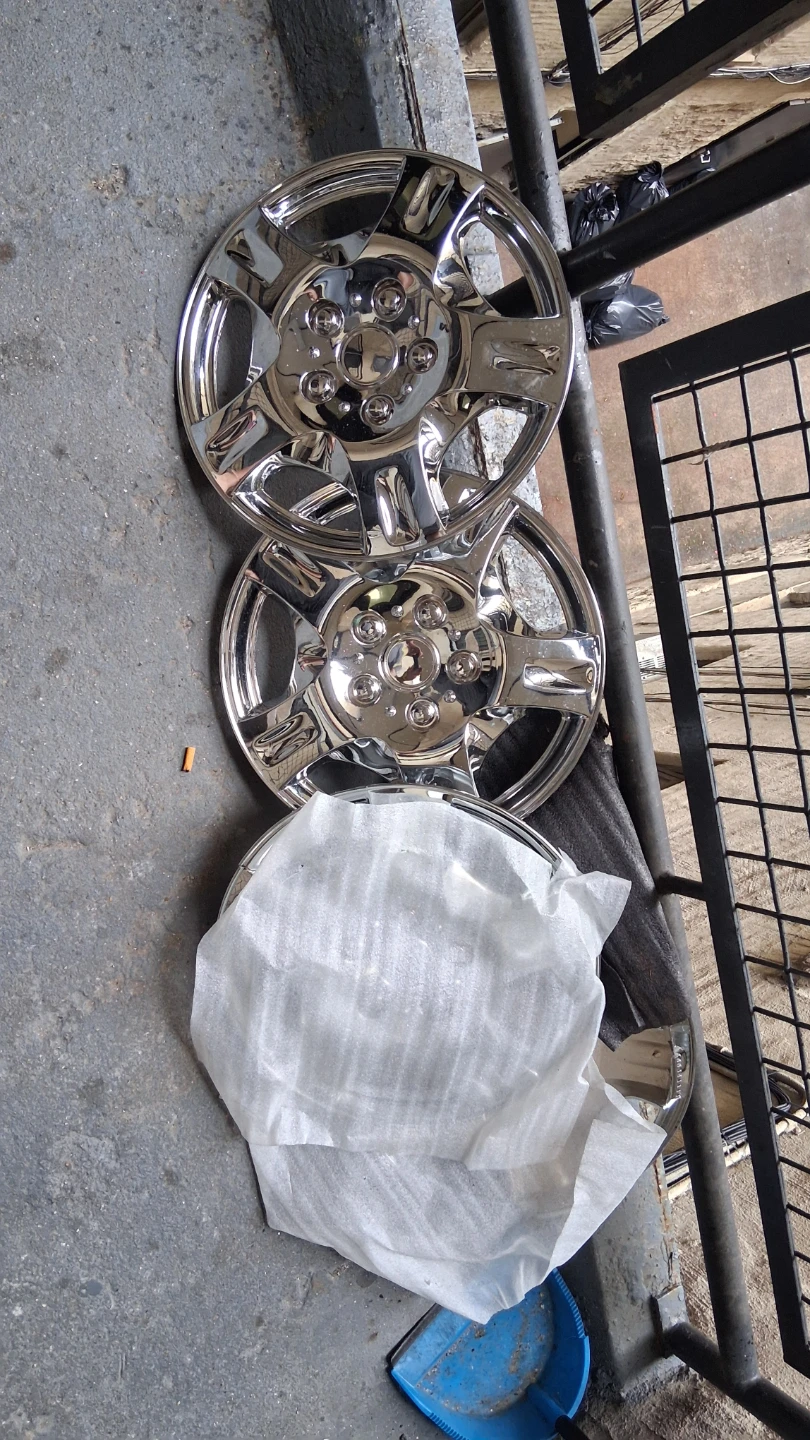 Set of 4 Chrome Hubcaps - photo 4