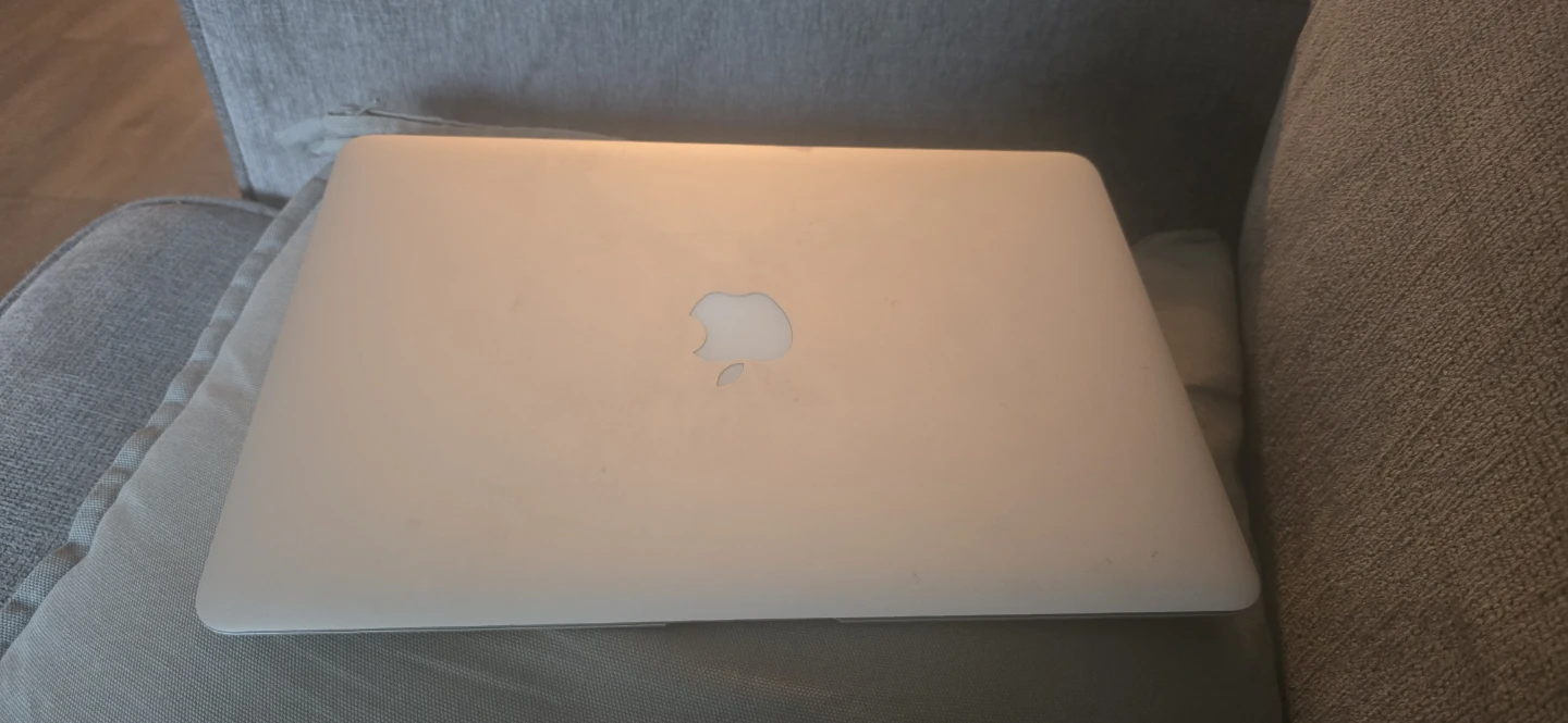 Apple MacBook Air Laptop