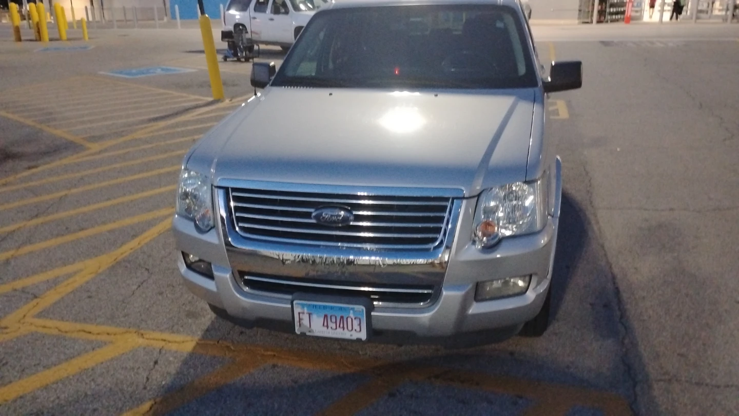 Ford Explorer SUV - photo 3