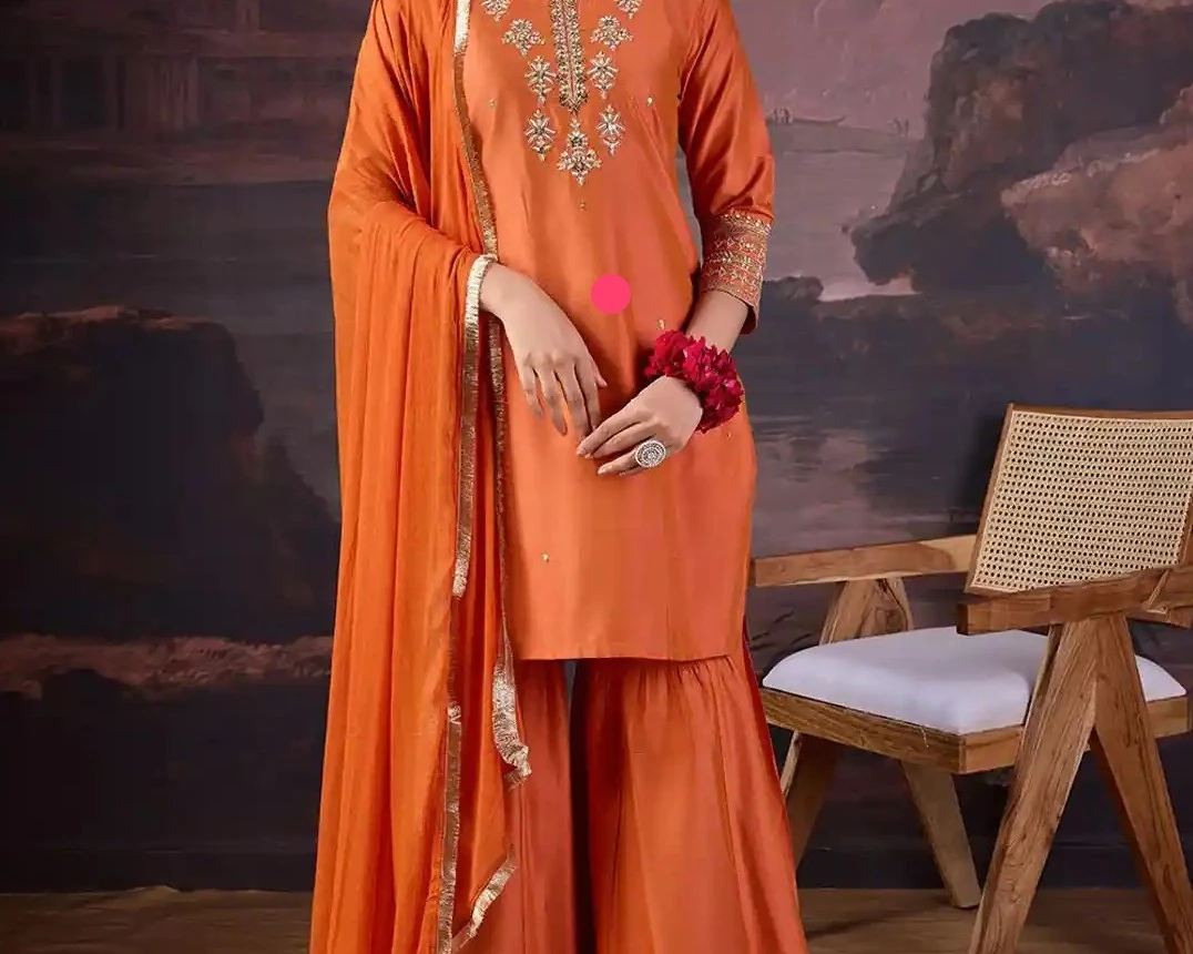 Orange embroidered kurta and sharara set - photo 2
