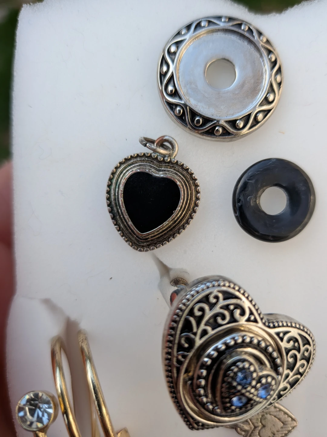 Assorted Jewellery Lot - Necklace, Rings, Pendants & Brooch - photo 3
