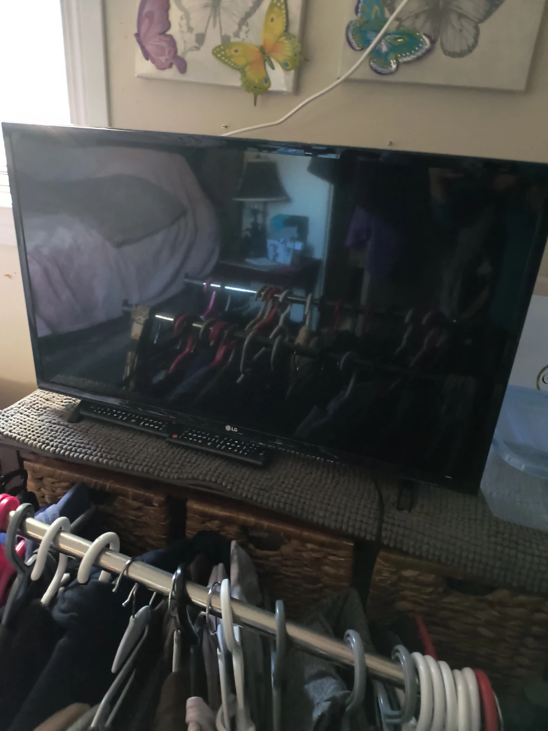 LG 32-inch Smart TV