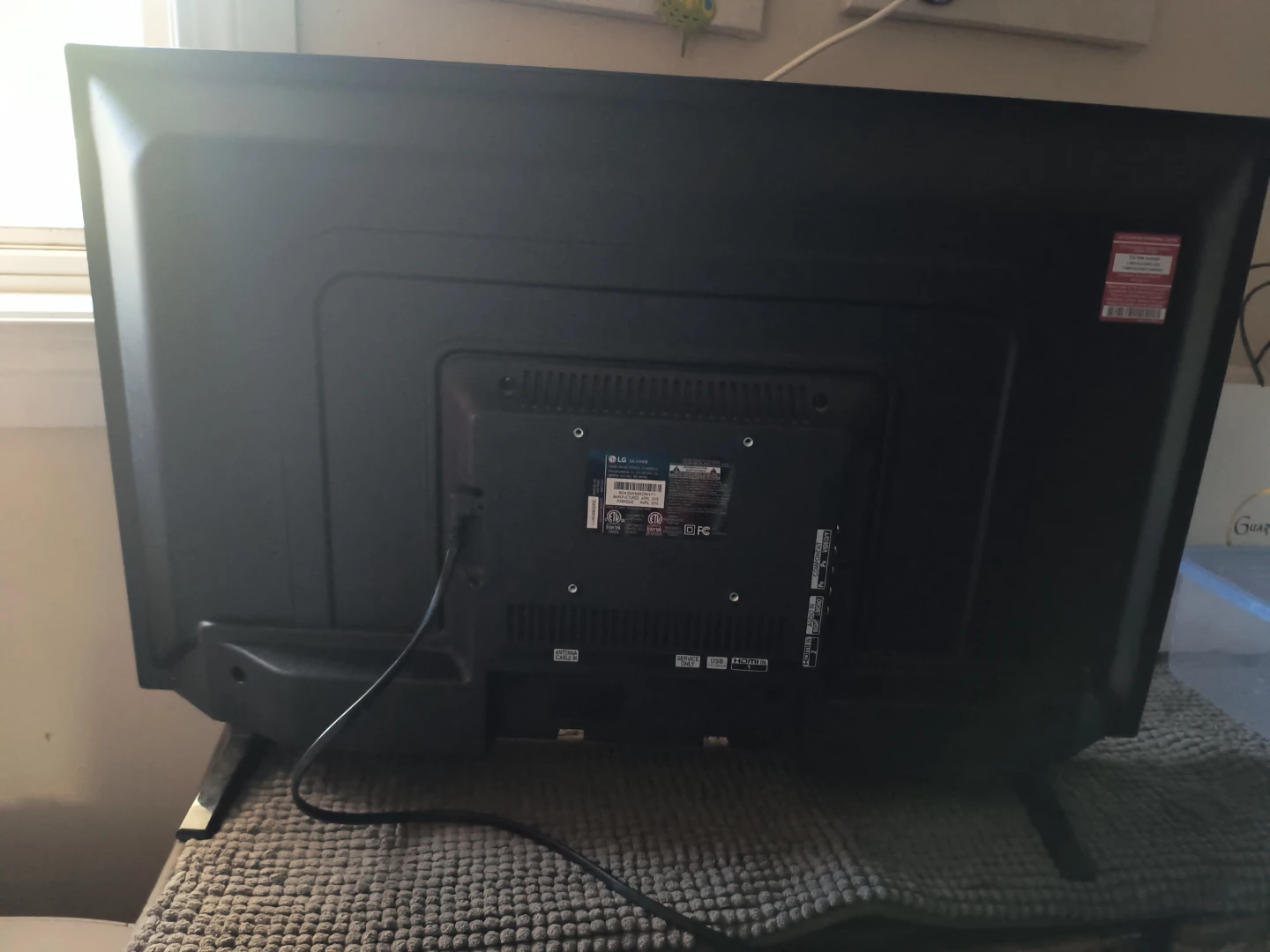 LG 32-inch Smart TV - photo 2