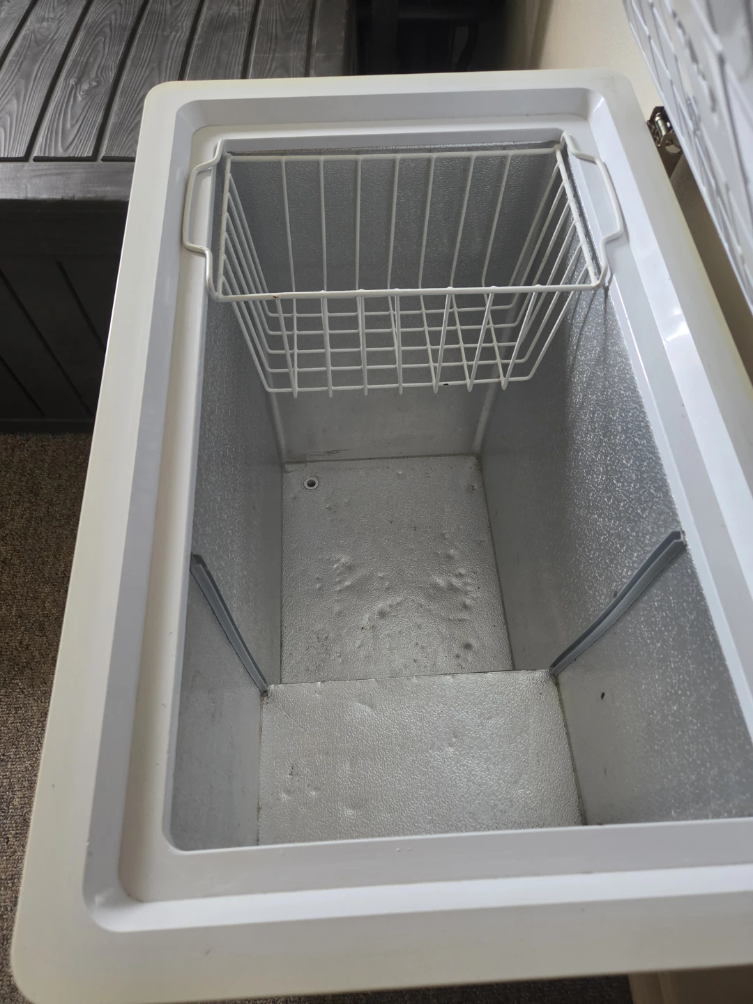 White Chest Freezer - photo 2