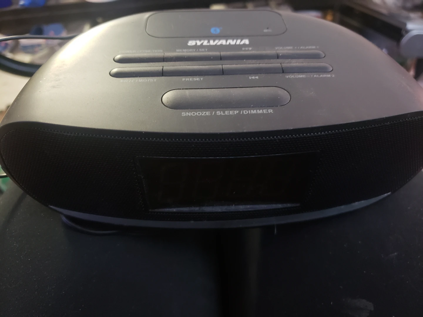Sylvania Bluetooth Alarm Clock Radio - photo 2