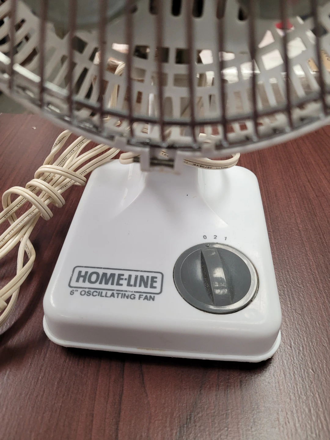 HOME-LINE 6" Oscillating Fan - photo 2