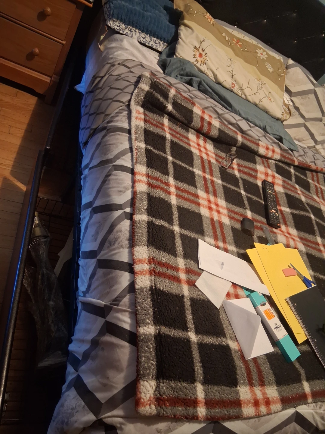 Queen Size bed room set - photo 4