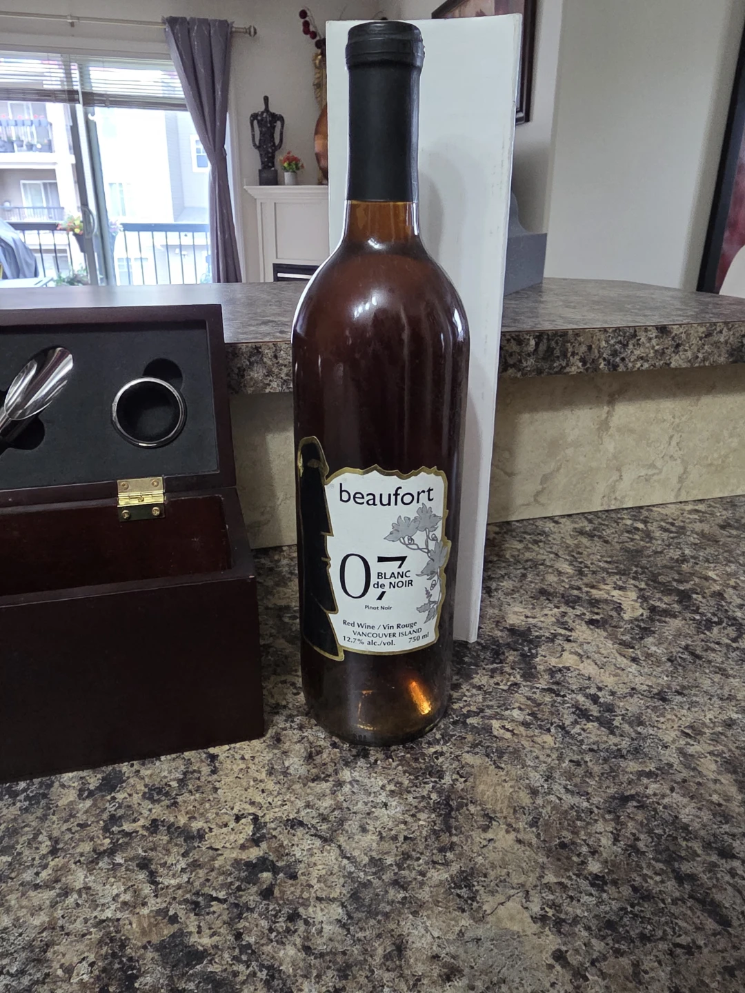 Beaufort  Blanc de Noir Wine with Wine Accessories Set - photo 3