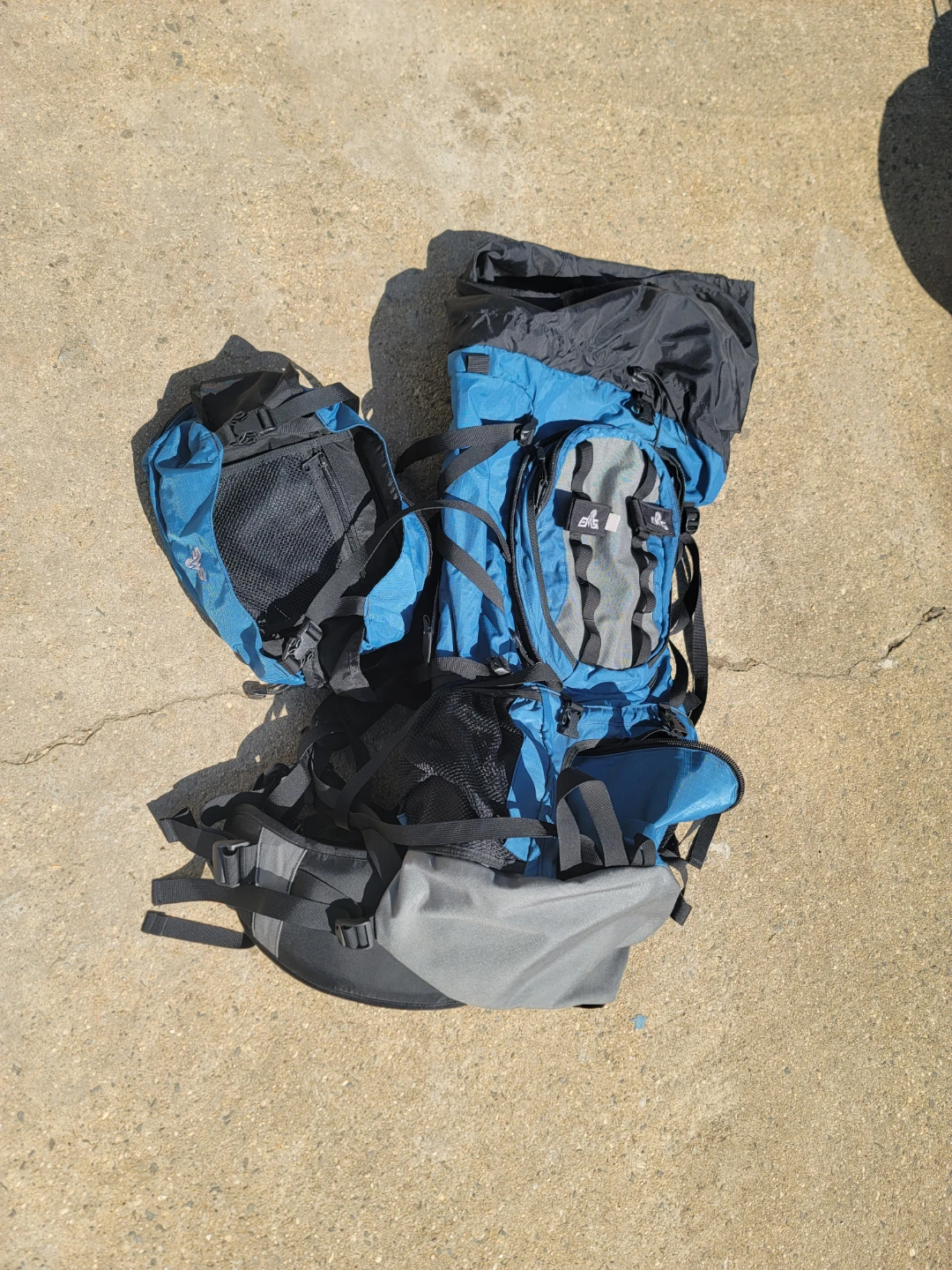 Blue Hiking Backpack - photo 2