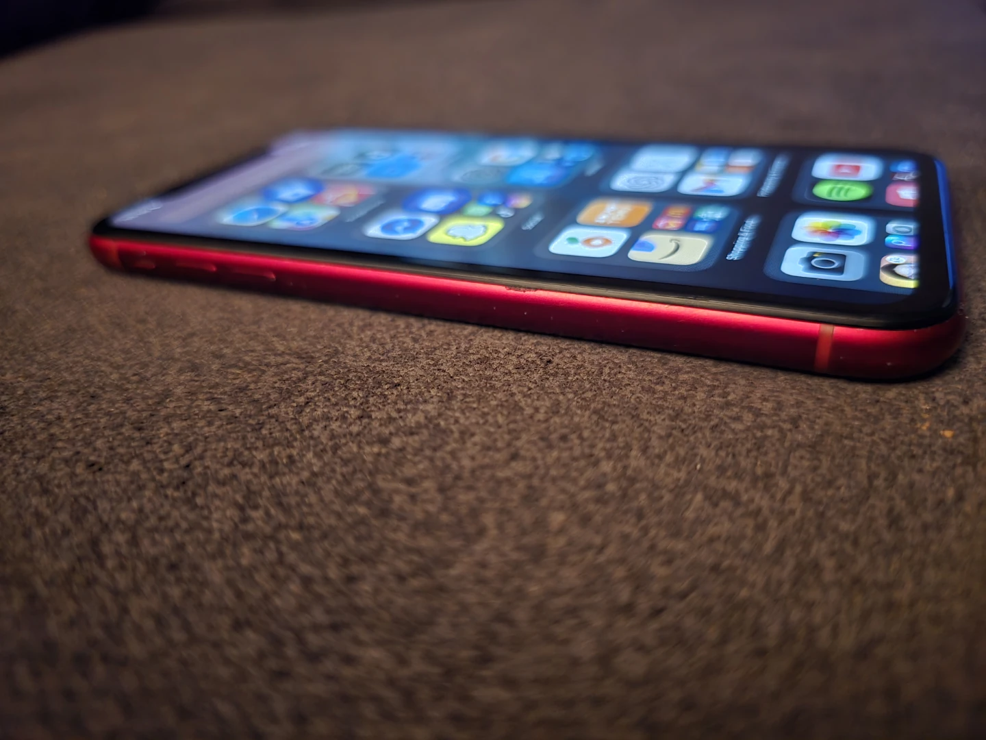 Red iPhone XR with cardholder case - photo 2