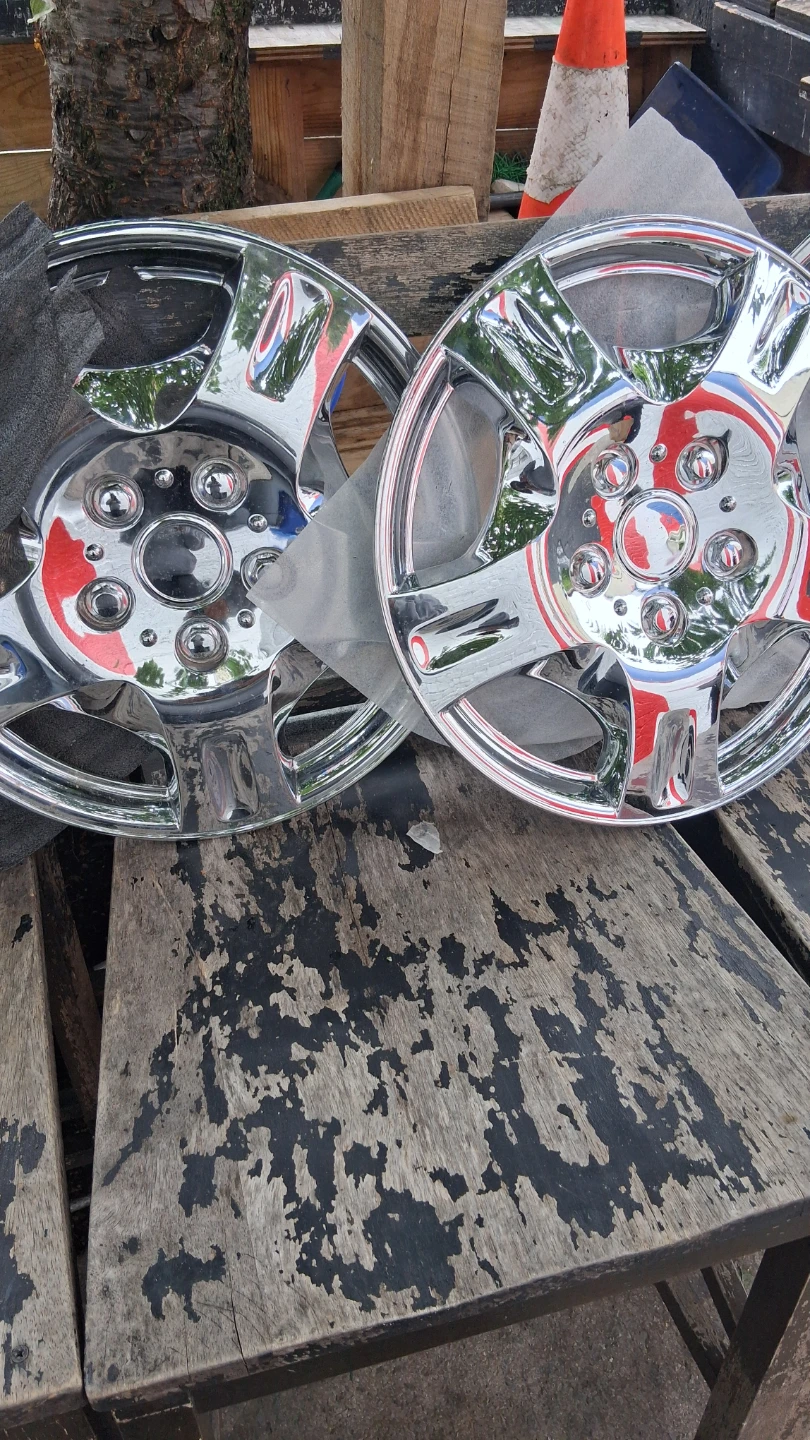 Set of 4 Chrome Hubcaps - photo 2