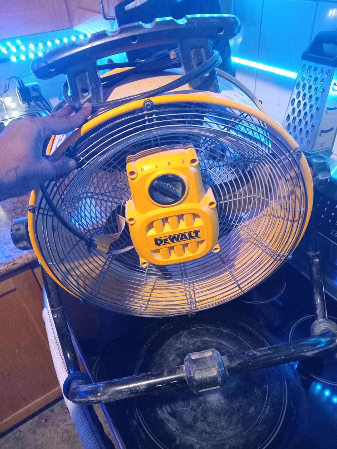 Dewalt box fan 18" - photo 3