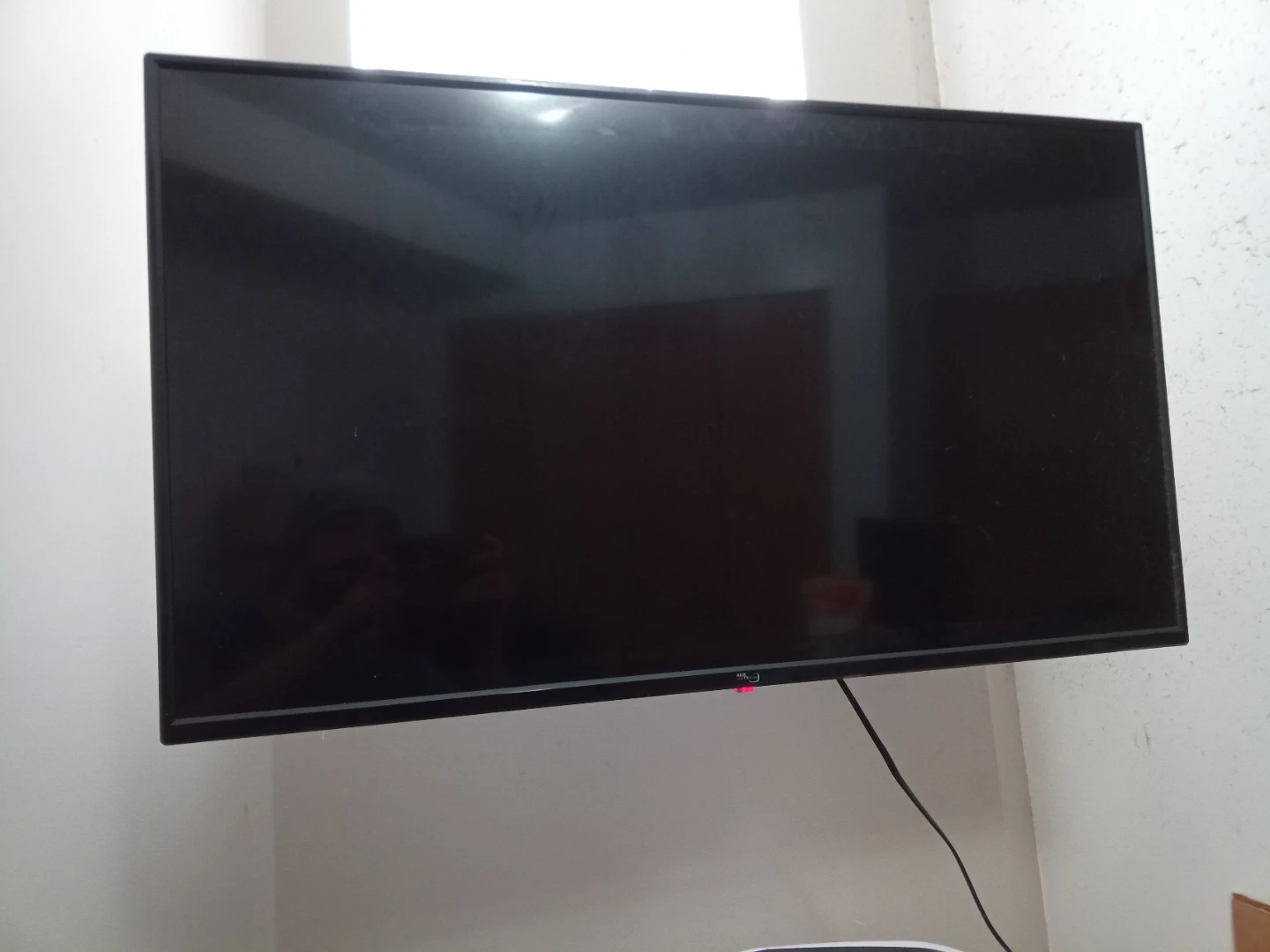 Hisense Flat Screen TV / RCA Flat Screen TV - photo 2