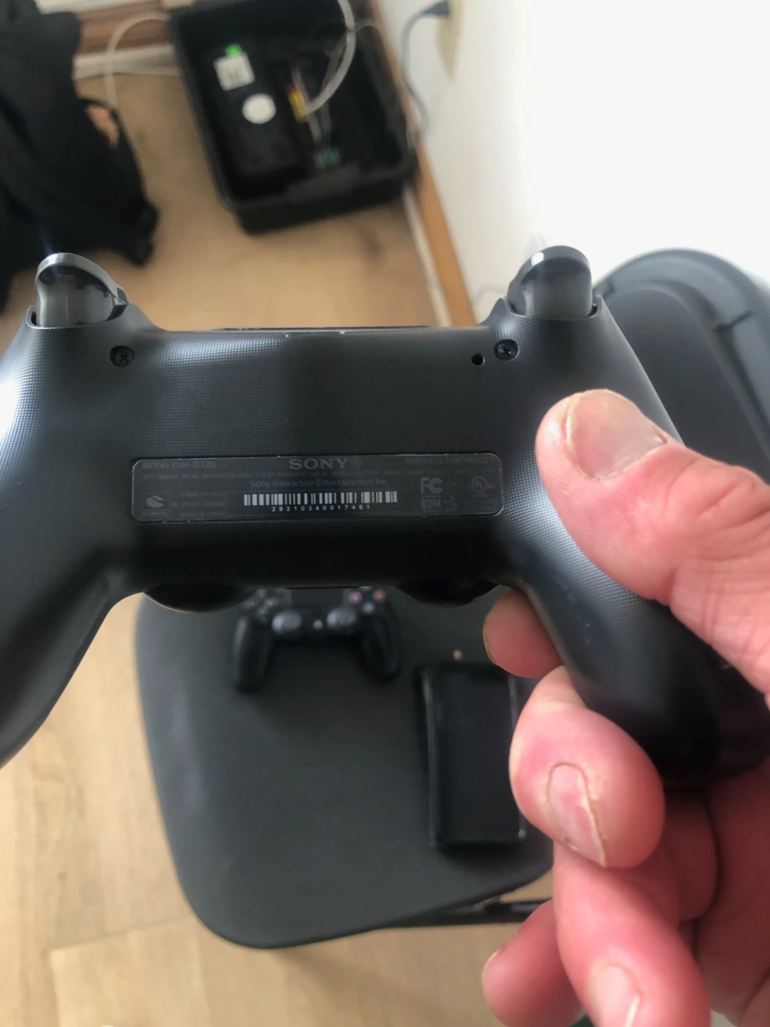 Sony PlayStation 4 DualShock 4 Controller (Black) - photo 2