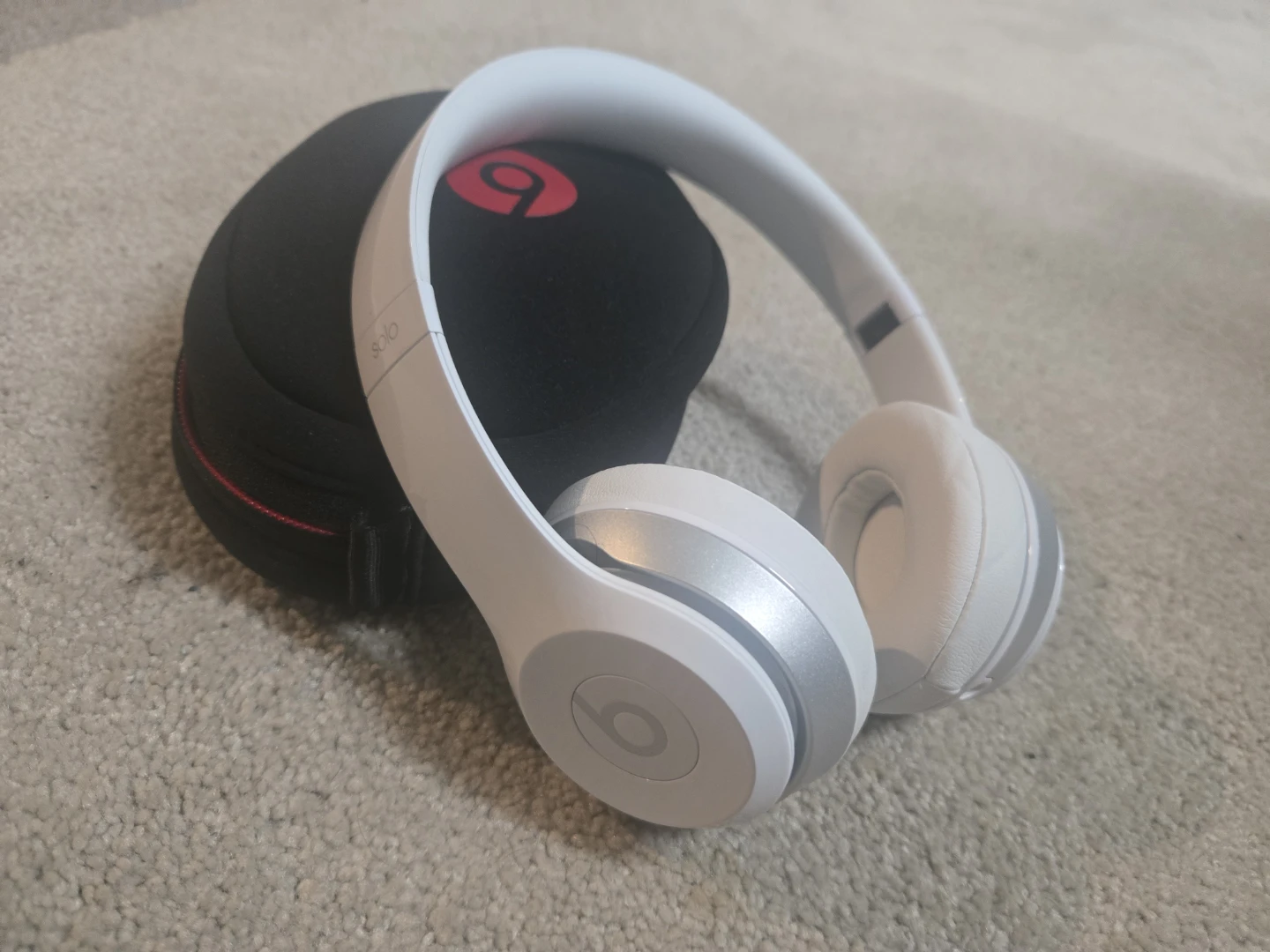 Beats Solo 3 Wireless On-Ear Headphones - White