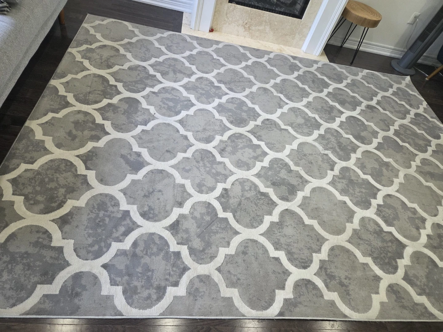 Grey and White Trellis Pattern Area Rug - photo 2