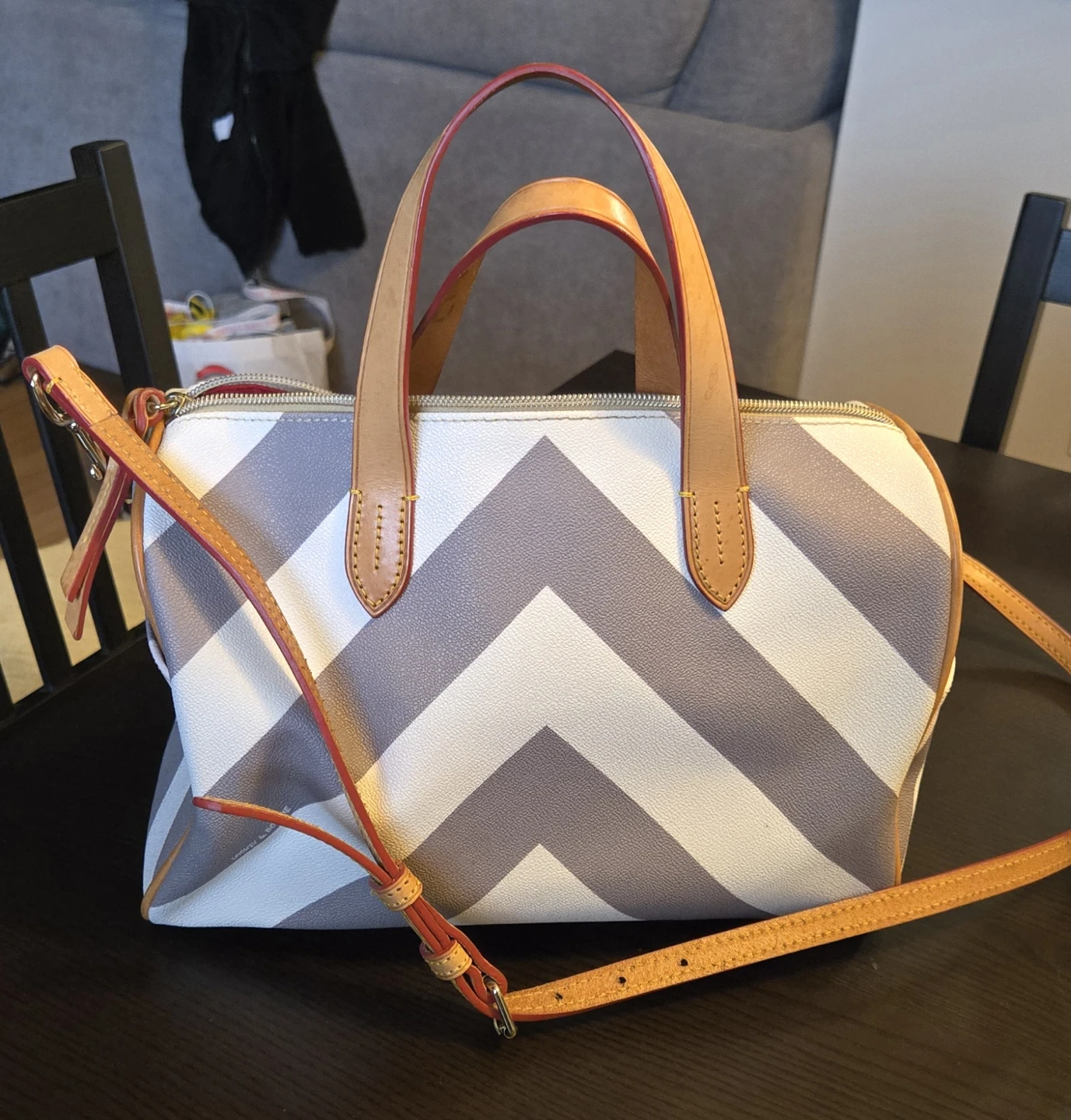 Dooney & Bourke Chevron Gray and White Purse - photo 2