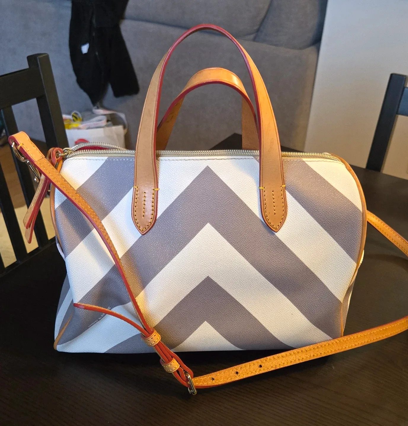 Dooney & Bourke Chevron Gray and White Purse - photo 2