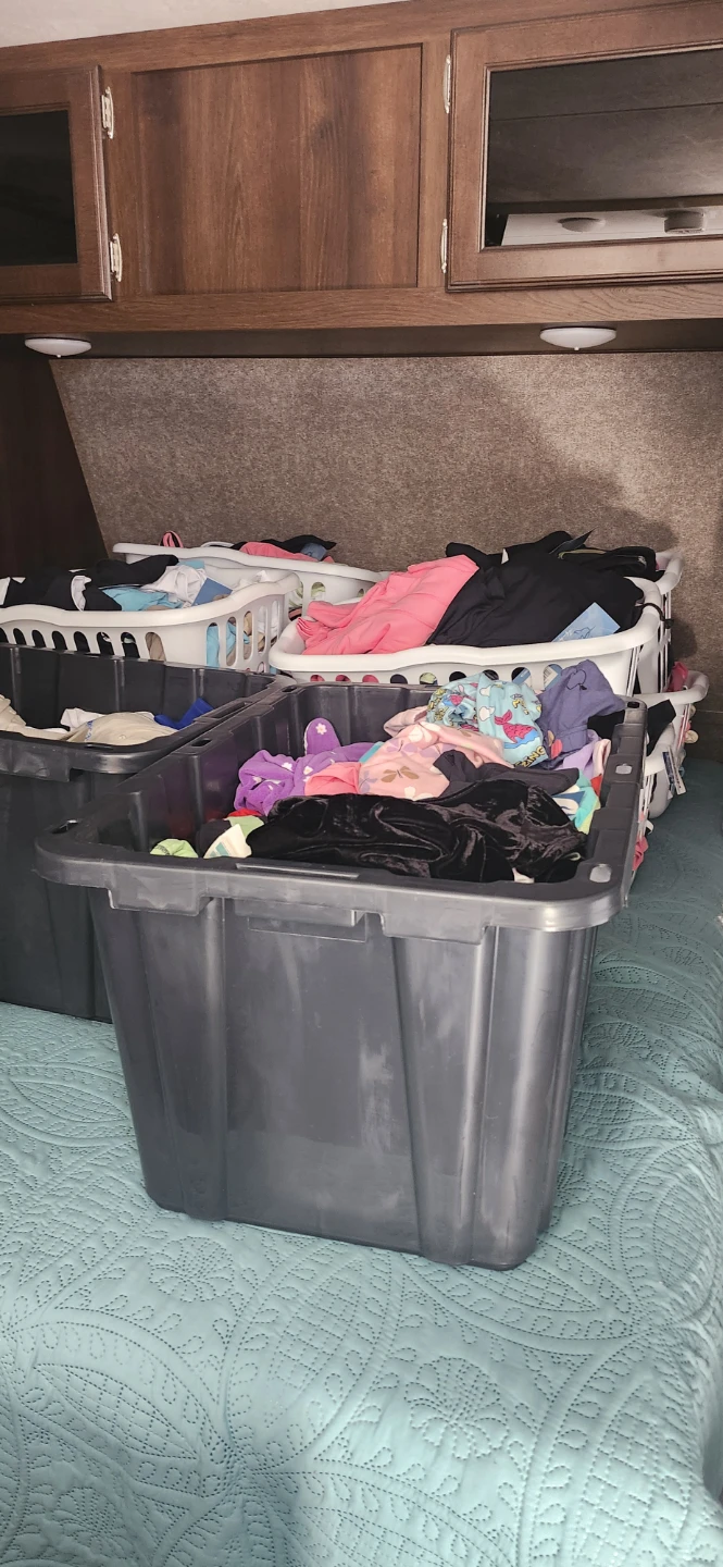 Yard Sale 5506 Highland Ave Niagara Falls - photo 5