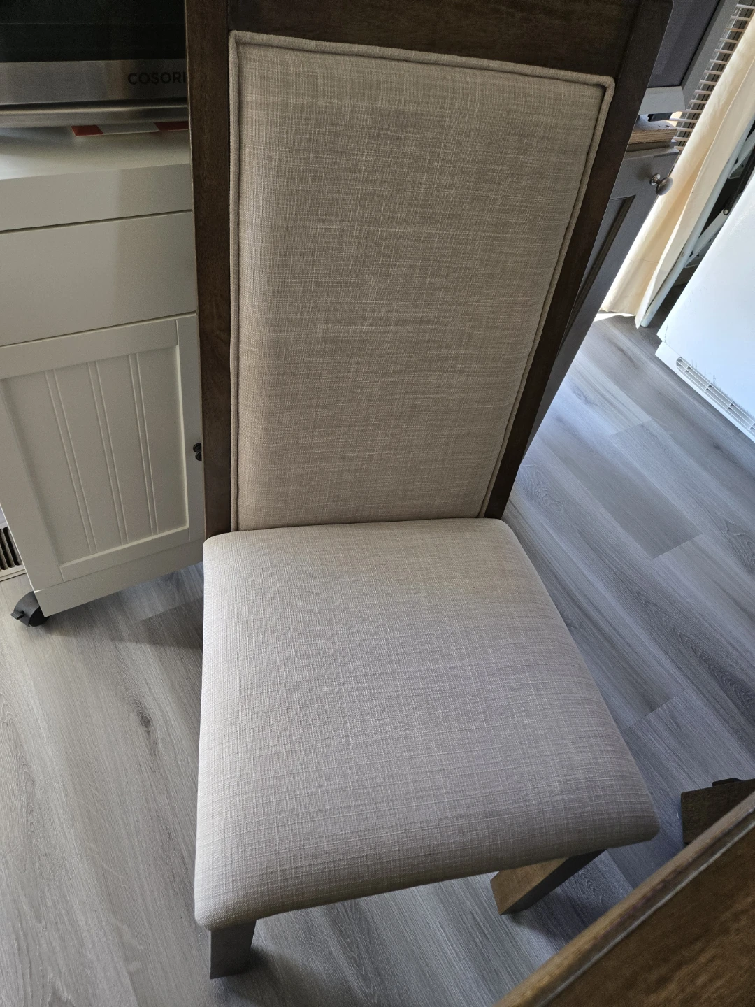 Wood table with 6 chairs. Barely used - photo 3