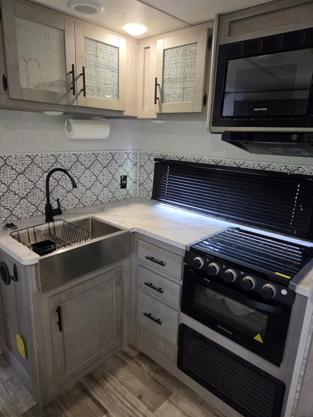 2022 Coleman Dutchmen Travel Trailer - photo 2