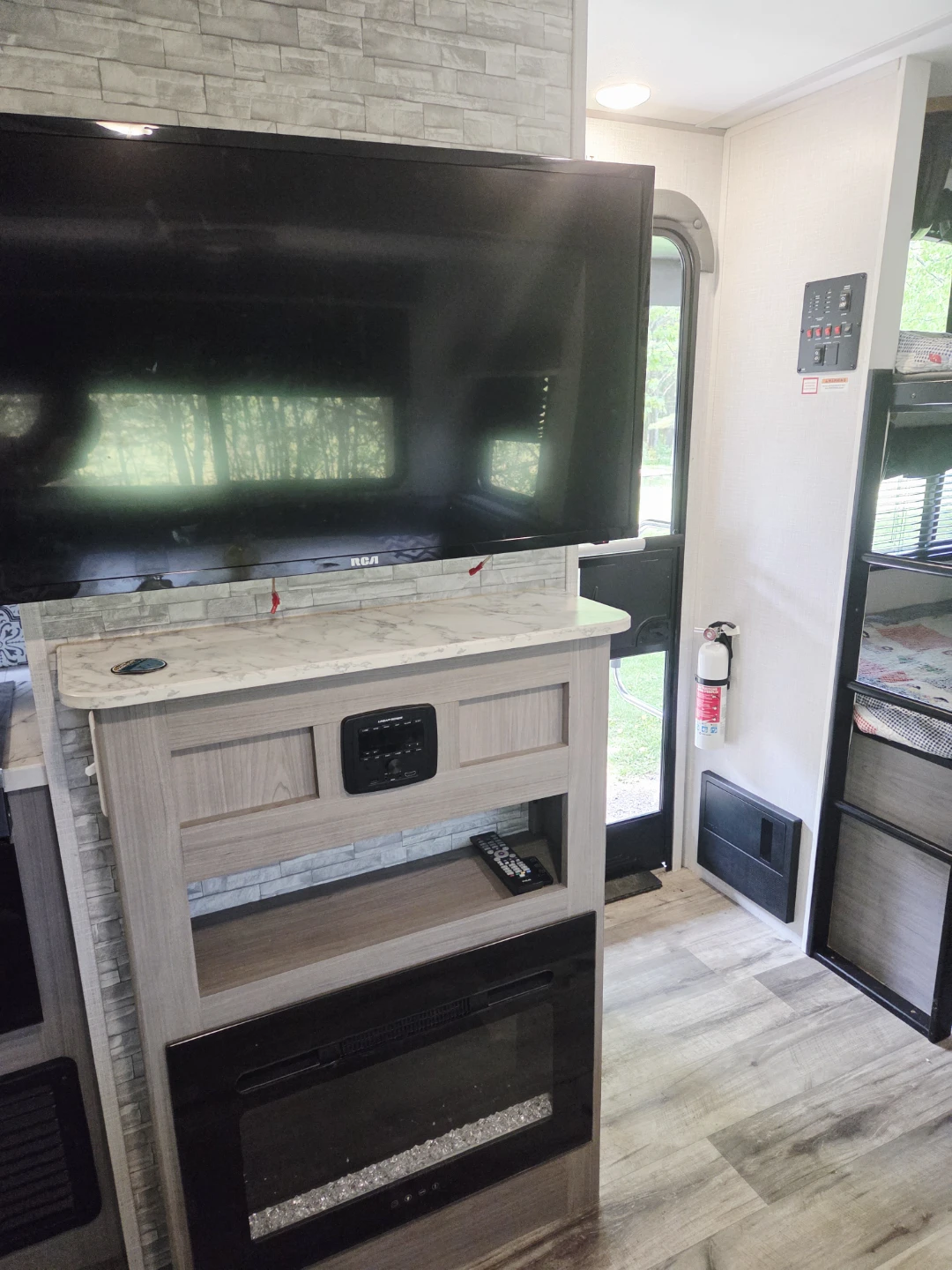 2022 Coleman Dutchmen Travel Trailer - photo 4