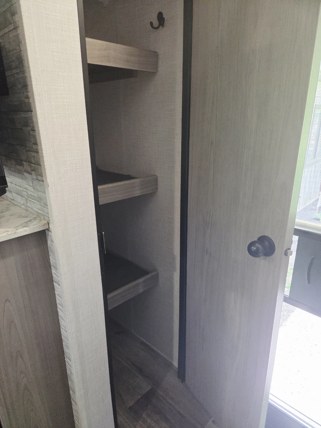 2022 Coleman Dutchmen Travel Trailer - photo 5