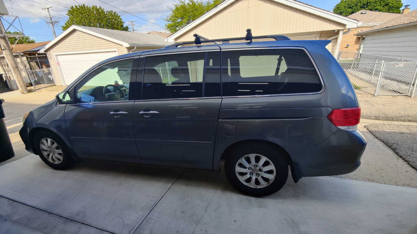 Honda Odyssey Van with Roof Rack - photo 5