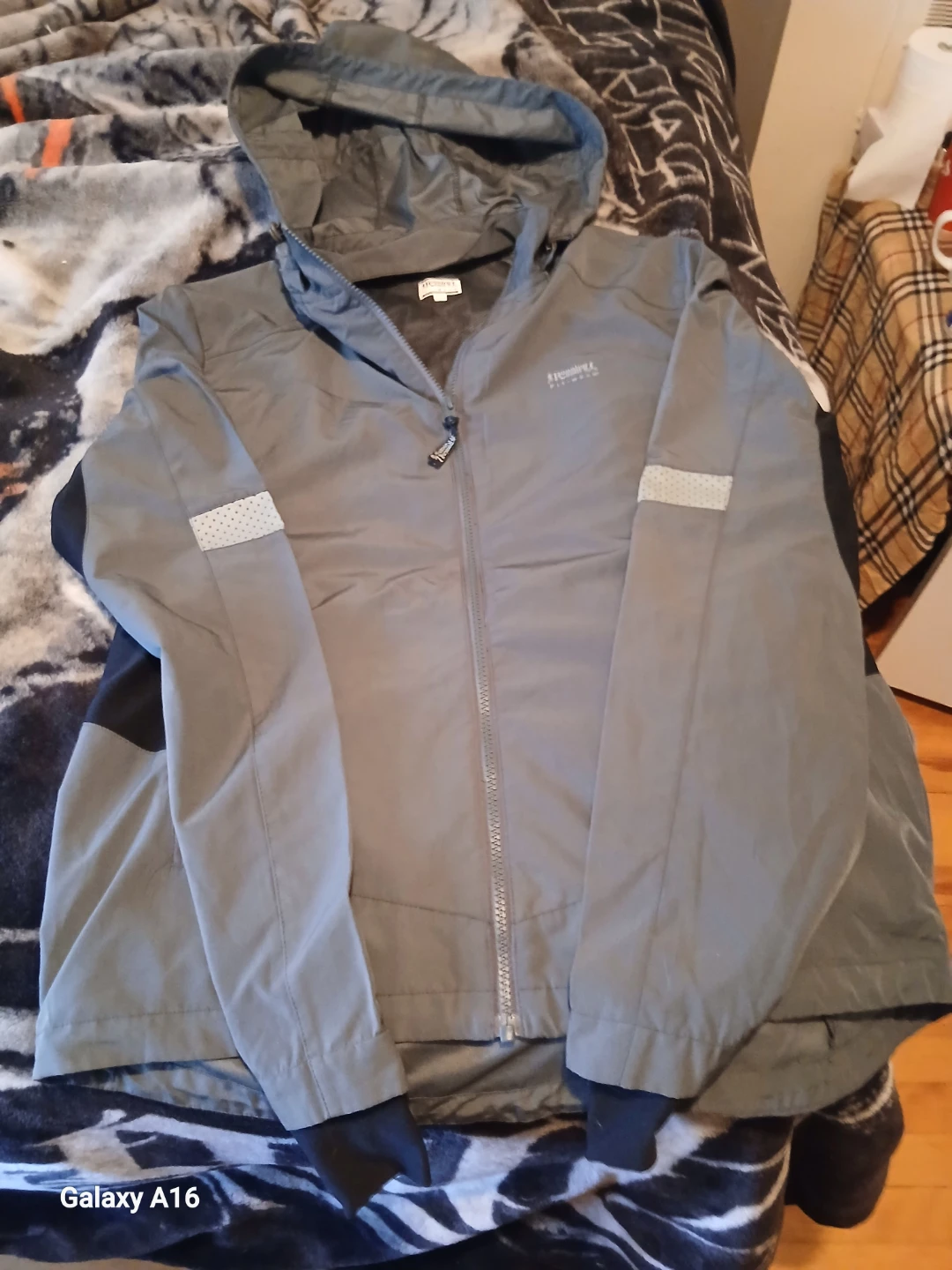 Running Room Fit-Wear Jacket - Grey - Size L - photo 5