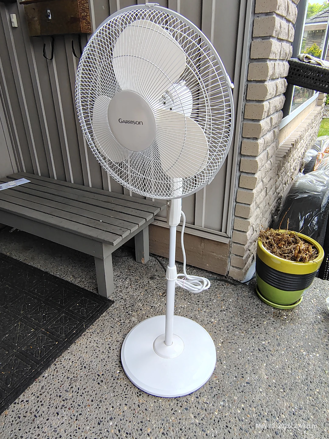 Garrison 16in Modern Pedestal Fan with Oscillating - photo 2