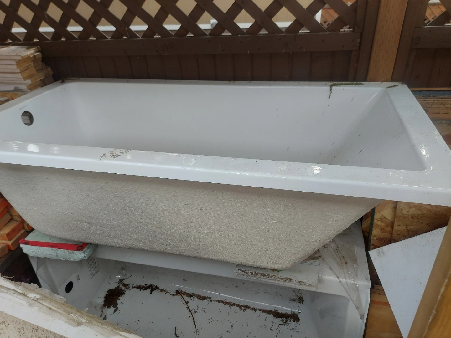 White Bathtub - photo 2