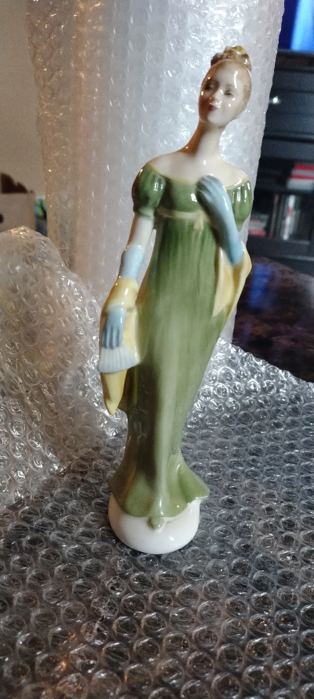 1964 Royal Doulton Lorna Figurine HN 2311 - photo 2