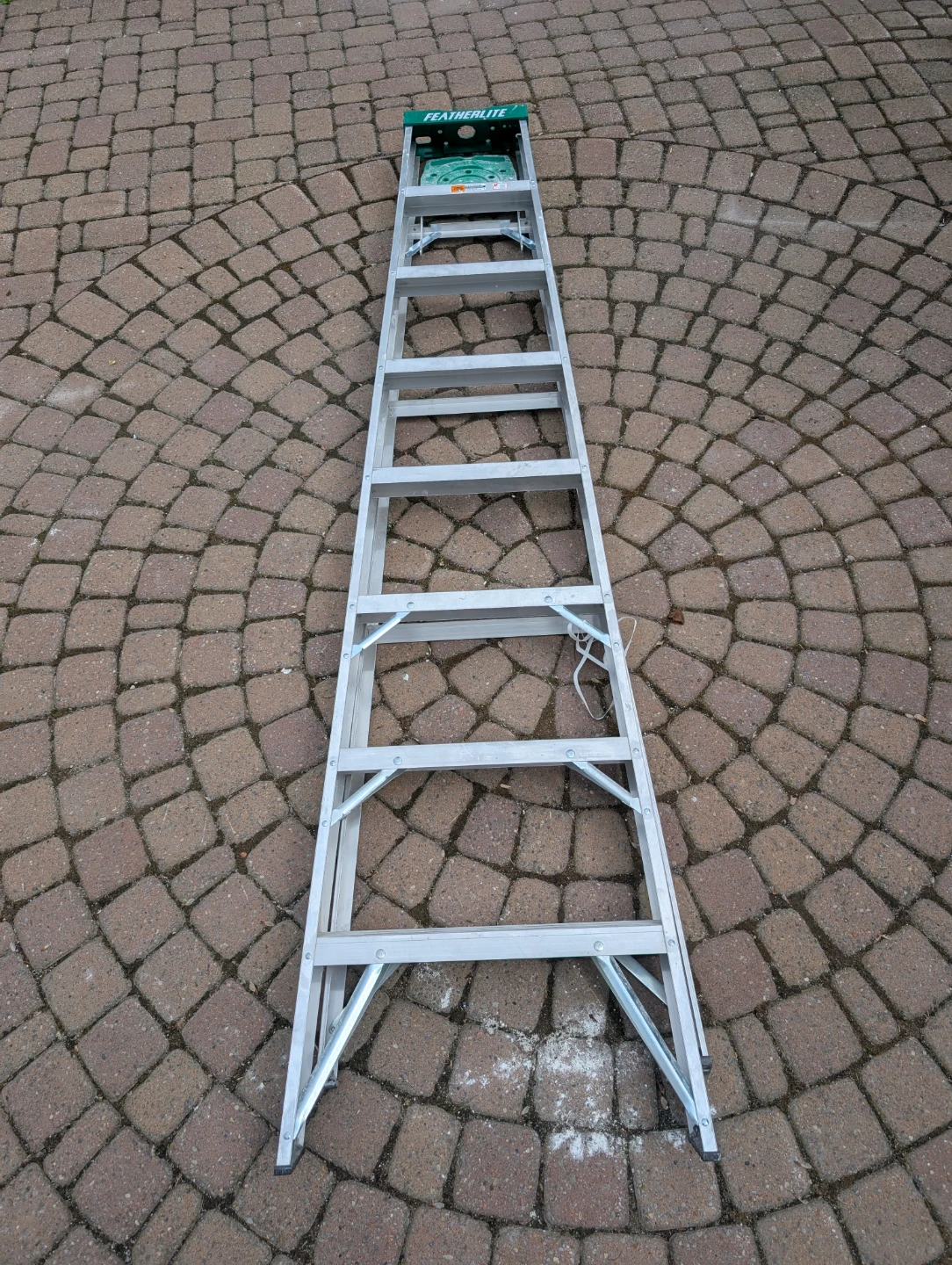 Featherlite FL-2210-08 8 ft. Aluminum Step Ladder - photo 4