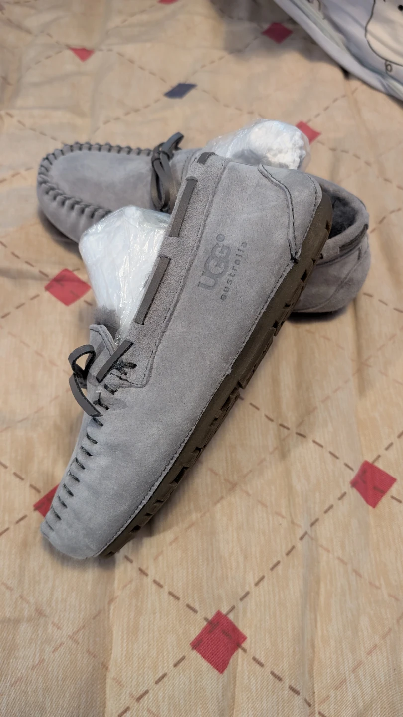 New UGG Australia Grey Suede Moccasin Slippers - Size US 4