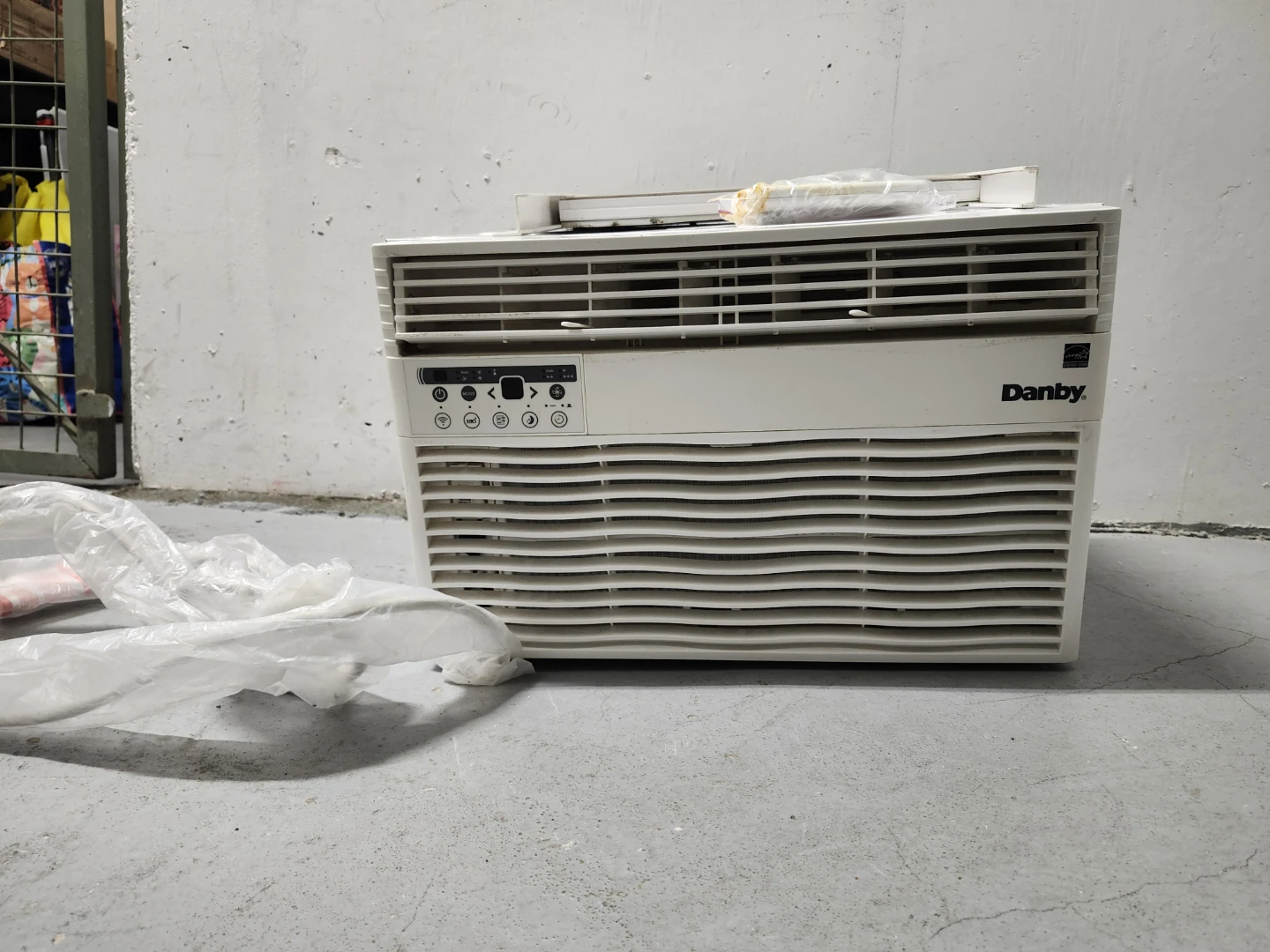 Danby Window Air Conditioner with Remote - photo 2
