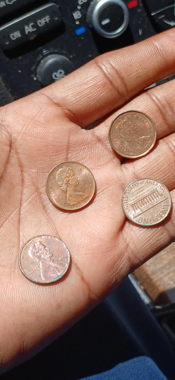 Lot of 4 Canadian and US Pennies - photo 2