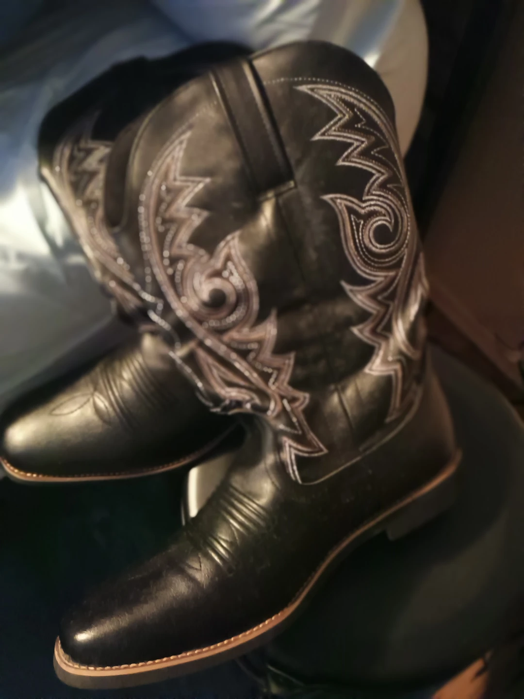 Black cowboy boots with white stitching - photo 3