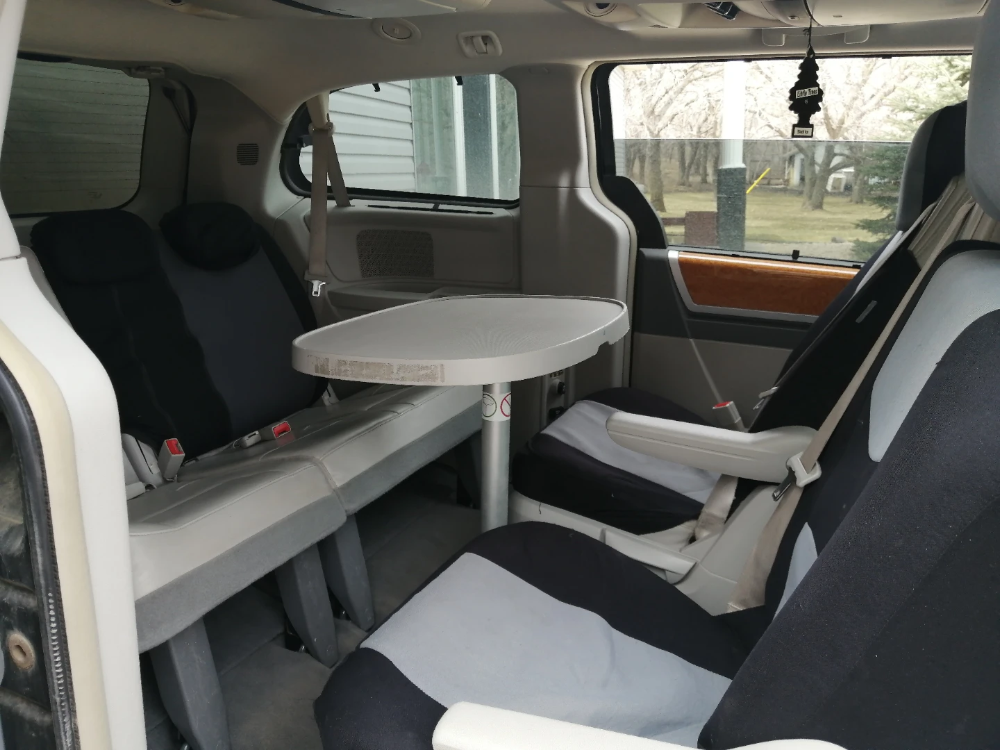 2008 Chrysler Town & Country Van - photo 4