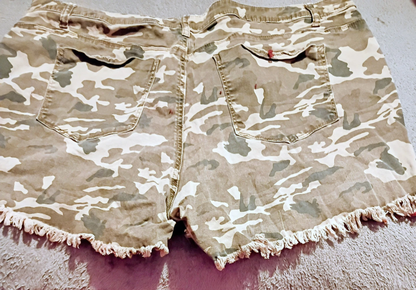 Women's camouflage jean shorts by Adriano Goldschmied Size 22 - photo 3