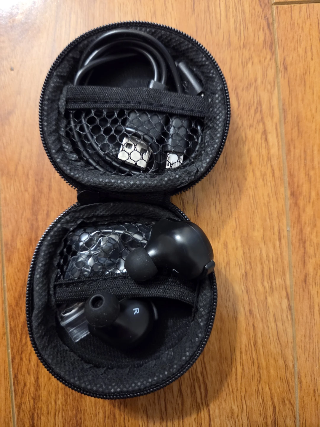 IQ Podz Wireless Earbuds with Charger