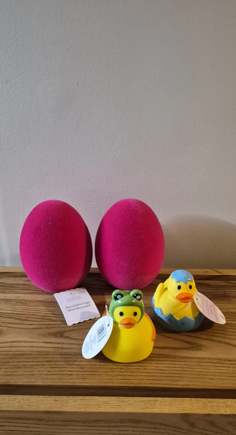 Easter decorative eggs and ducks