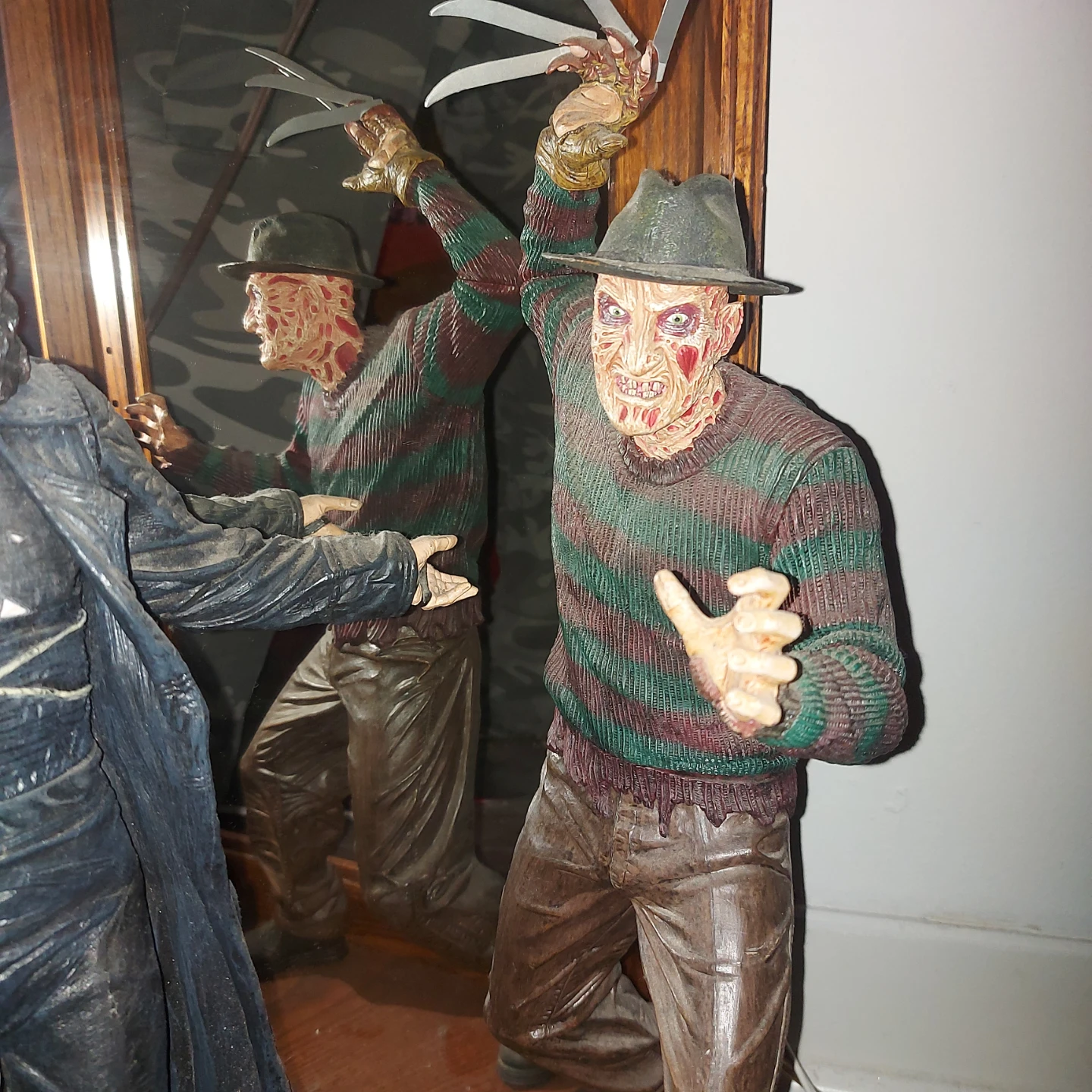 18" Neca motion activated  Horror icons - photo 3